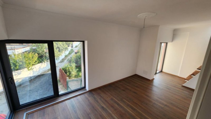 Tirane, shitet apartament 3+1+Ballkon Kati 1, 166 m² 250.000 € (Kombinat)