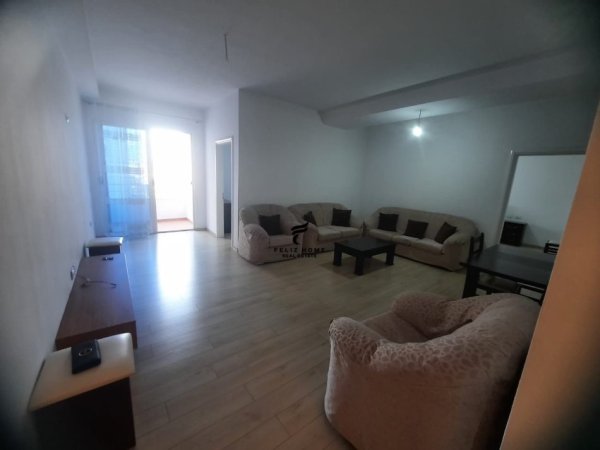 Tirane, jepet me qera apartament 2+1+Ballkon Kati 5, 120 m² 450 € (ASTIR)