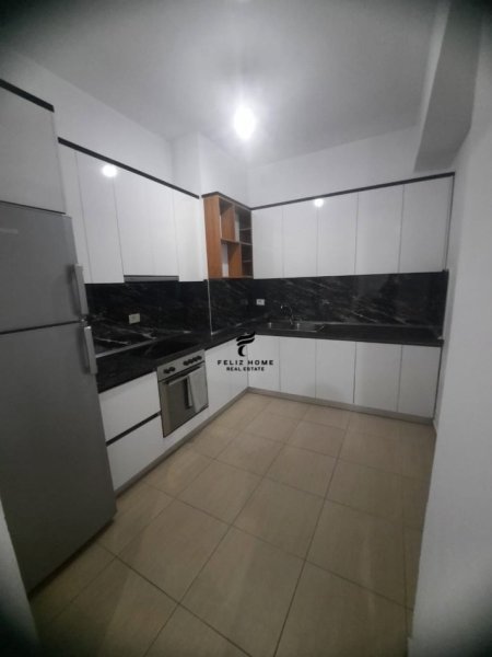 Tirane, jepet me qera apartament 2+1+Ballkon Kati 5, 120 m² 450 € (ASTIR)