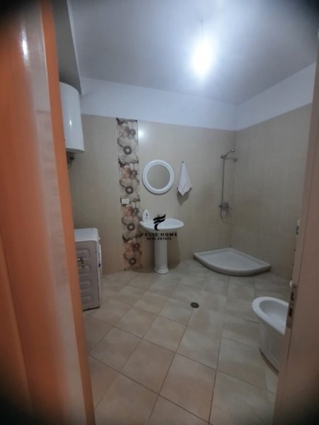 Tirane, jepet me qera apartament 2+1+Ballkon Kati 5, 120 m² 450 € (ASTIR)