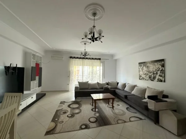 Tirane, jepet me qera apartament 3+1 Kati 2, 150 m² 700 € (Rruga Ullishtes)