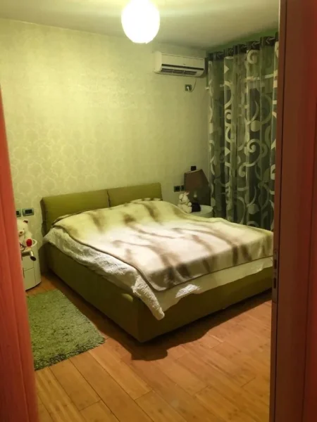Tirane, jepet me qera apartament 3+1+Aneks+Ballkon Kati 4, 130 m² 800 € (MINISTRIA JASHTME)