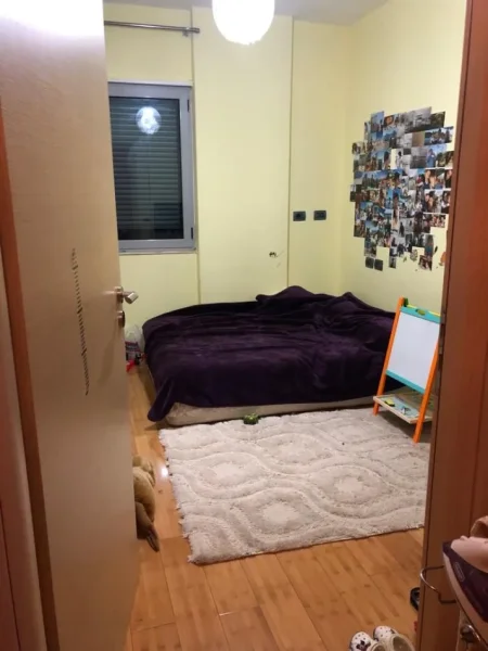 Tirane, jepet me qera apartament 3+1+Aneks+Ballkon Kati 4, 130 m² 800 € (MINISTRIA JASHTME)