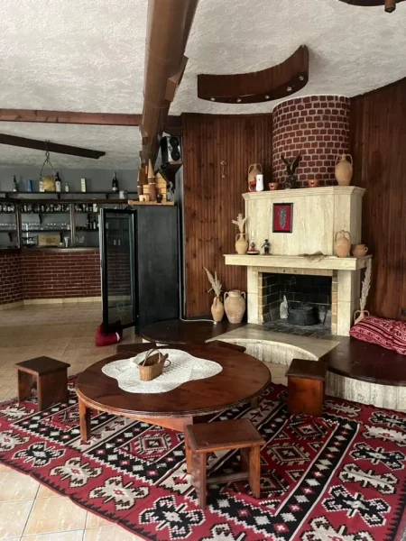 Tirane, jepet me qera bar-resorant Kati 0, 300 m² 1.500 € (Berzhit Rruga Tirane-Elbasan)