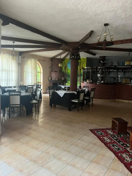 Tirane, jepet me qera bar-resorant Kati 0, 300 m² 1.500 € (Berzhit Rruga Tirane-Elbasan)