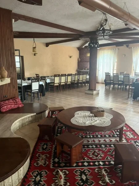 Tirane, jepet me qera bar-resorant Kati 0, 300 m² 1.500 € (Berzhit Rruga Tirane-Elbasan)
