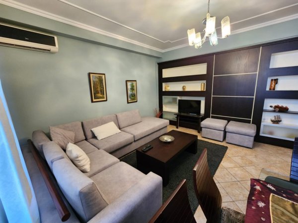 Tirane, shitet apartament 2+1+Ballkon Kati 4, 100 m² (Rruga Sami Frasheri)