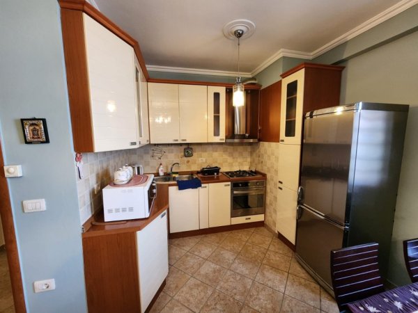 Tirane, shitet apartament 2+1+Ballkon Kati 4, 100 m² (Rruga Sami Frasheri)