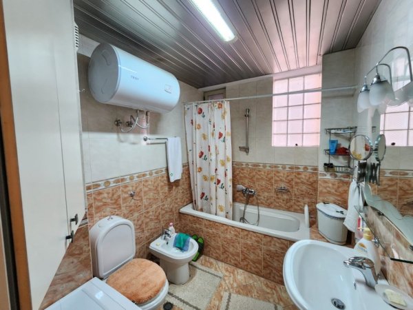 Tirane, shitet apartament 2+1+Ballkon Kati 4, 100 m² (Rruga Sami Frasheri)