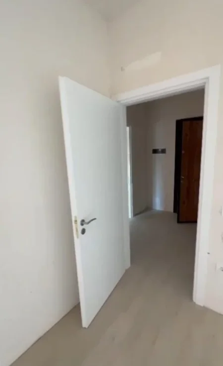 Tirane, jepet me qera zyre Kati 2, 68 m² 500 € (Astir)