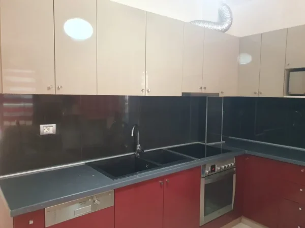 Tirane, jepet me qera apartament 1+1+Ballkon Kati 3, 70 m² 450 € (Kodra e Diellit)