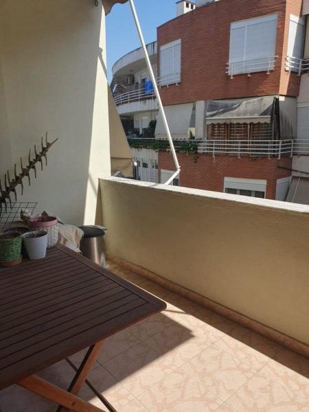 Tirane, jepet me qera apartament 1+1+Ballkon Kati 3, 70 m² 450 € (Kodra e Diellit)