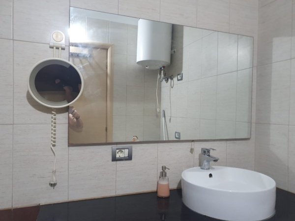 Tirane, jepet me qera apartament 1+1+Ballkon Kati 3, 70 m² 450 € (Kodra e Diellit)