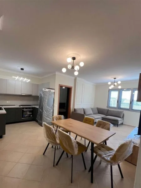 Tirane, jepet me qera apartament 3+1 Kati 5, 125 m² 550 € (Fresku)