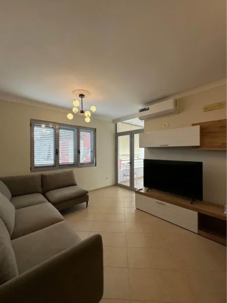 Tirane, jepet me qera apartament 3+1 Kati 5, 125 m² 550 € (Fresku)