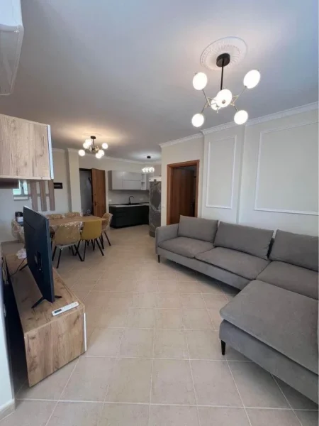Tirane, jepet me qera apartament 3+1 Kati 5, 125 m² 550 € (Fresku)