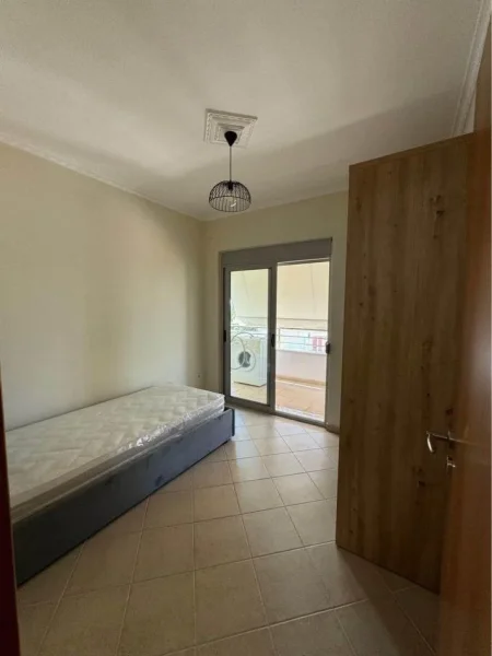 Tirane, jepet me qera apartament 3+1 Kati 5, 125 m² 550 € (Fresku)