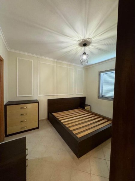 Tirane, jepet me qera apartament 3+1 Kati 5, 125 m² 550 € (Fresku)