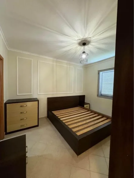 Tirane, jepet me qera apartament 3+1 Kati 5, 125 m² 550 € (Fresku)