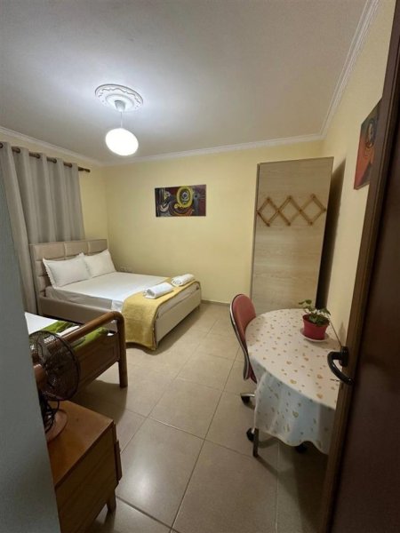 Tirane, jepet me qera apartament 1+1 Kati 2, 70 m² 500 € (rruga e Durresit)