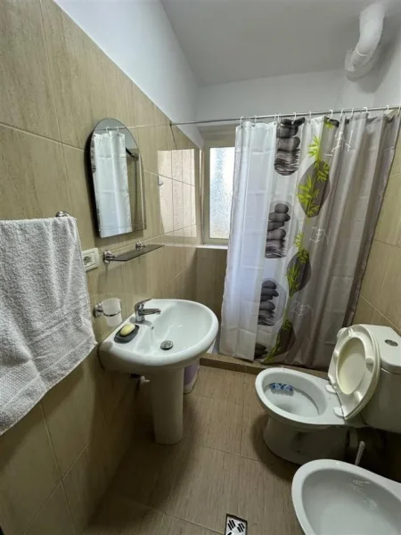 Tirane, jepet me qera apartament 1+1 Kati 2, 70 m² 600 € (rruga e Durresit)