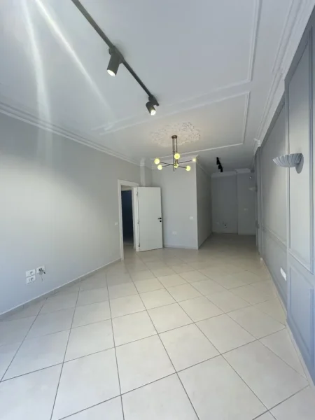 Tirane, jepet me qera ambjent biznesi Kati 3, 87 m² 500 € 