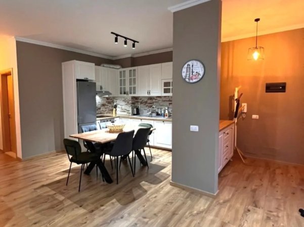 Tirane, jepet me qera apartament 2+1 , 117 m² 750 € (Xhamia)