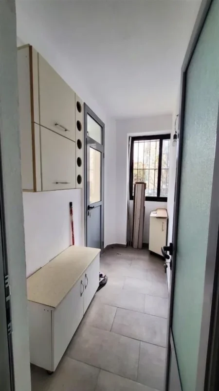 Tirane, jepet me qera apartament 1+1+Ballkon Kati 2, 70 m² 480 € (Don bosko te viva market)