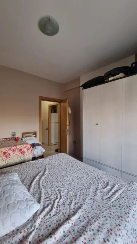 Tirane, jepet me qera apartament 1+1+Ballkon Kati 2, 49 m² 550 € (Petro Korcari)