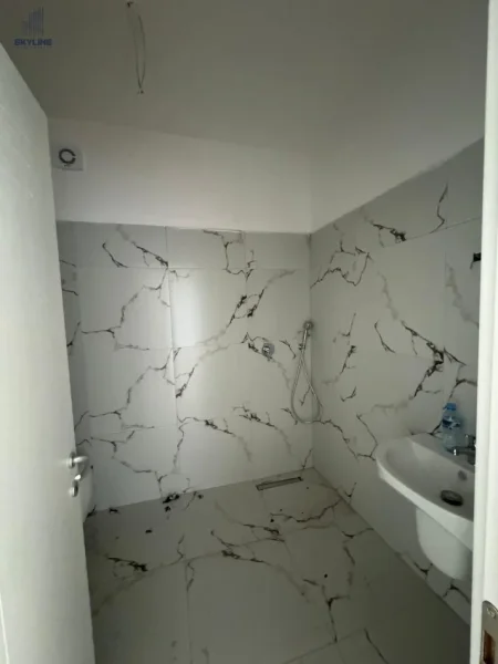 Tirane, shitet apartament 1+1+Ballkon Kati 1, 72 m² 101.780 € (Astir)