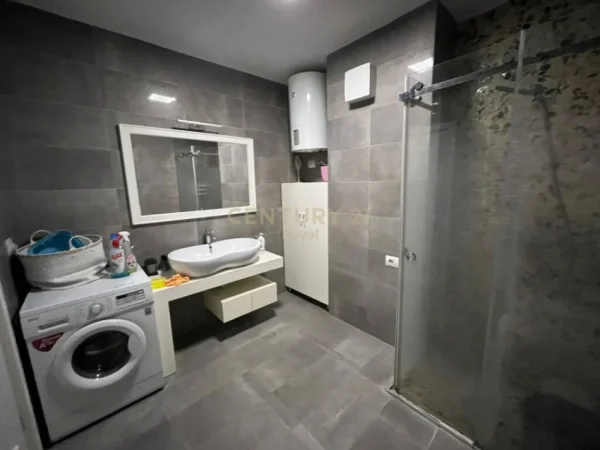 Tirane, jepet me qera apartament 2+1 Kati 3, 120 m² 1.000 € (rruga e elbasanit)
