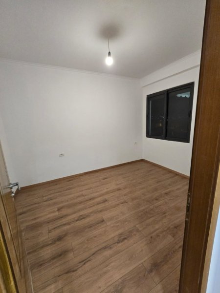 Tirane, shitet apartament 1+1+Ballkon Kati 5, 55 m² 90.000 € (Rruga e Dibres)