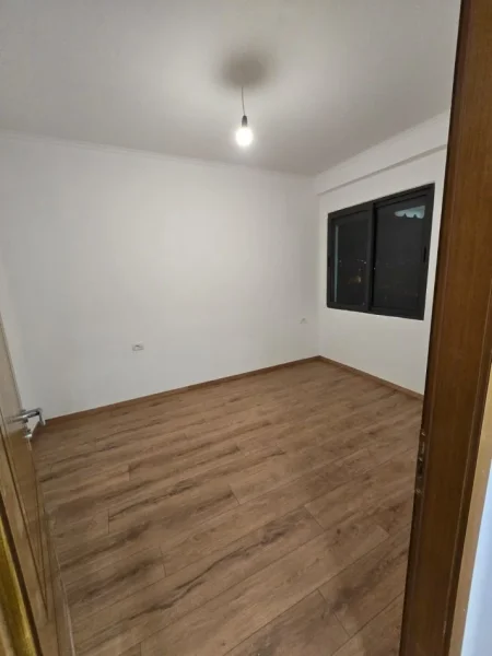 Tirane, shitet apartament 1+1+Ballkon Kati 5, 55 m² 90.000 € (Rruga e Dibres)