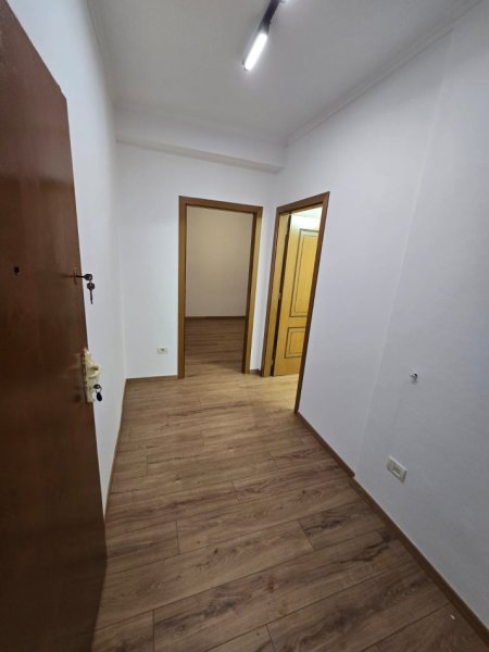 Tirane, shitet apartament 1+1+Ballkon Kati 5, 55 m² 90.000 € (Rruga e Dibres)