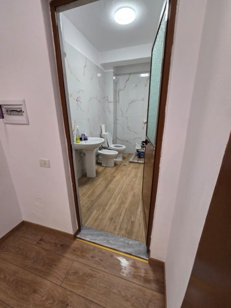 Tirane, shitet apartament 1+1+Ballkon Kati 5, 55 m² 90.000 € (Rruga e Dibres)
