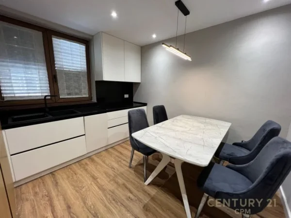 Tirane, jepet me qera apartament 2+1 Kati 2, 97 m² 1.500 € (sheshi willson)