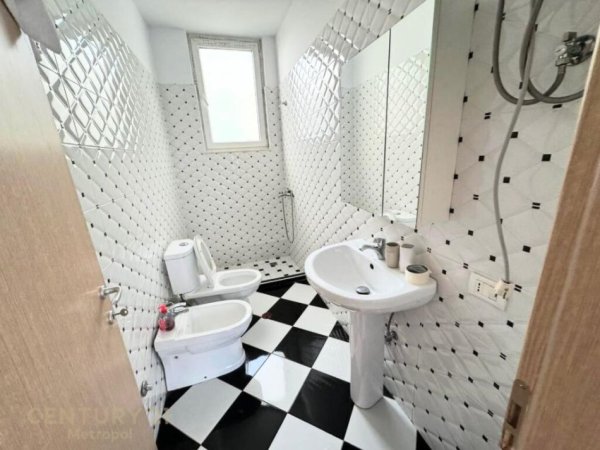 Tirane, jepet me qera apartament 2+1 Kati 6, 800 € (liqeni i thate)