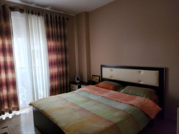 Tirane, jepet me qera apartament 1+1 Kati 4,