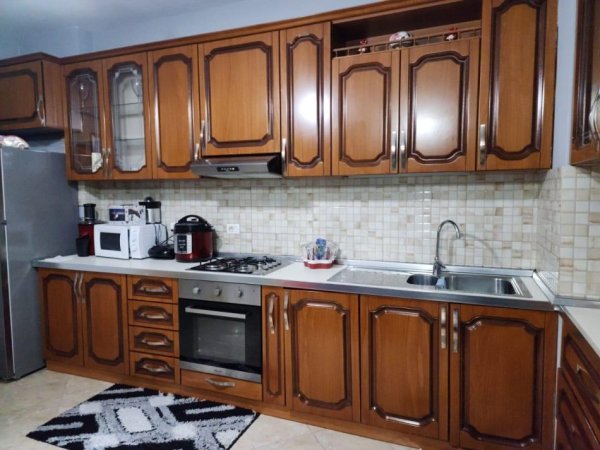Tirane, jepet me qera apartament 1+1 Kati 4,
