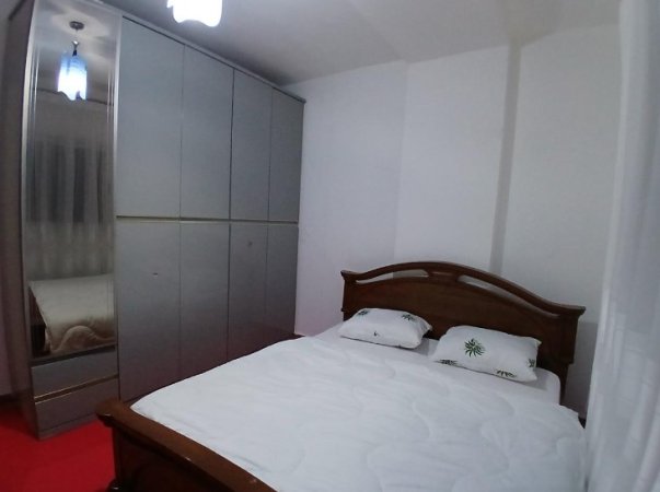 Tirane, jepet me qera apartament 2+1 Kati 3, 98 m² 480 € (Kryqezimi i Laprakes)