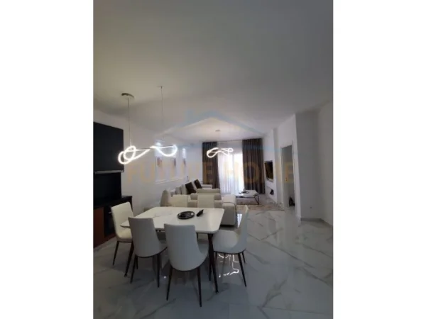 Tirane, shitet apartament 1+1 Kati 3, 79 m² 165.000 € (Selvia)