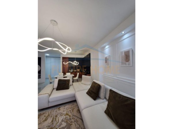 Tirane, shitet apartament 1+1 Kati 3, 79 m² 165.000 € (Selvia)