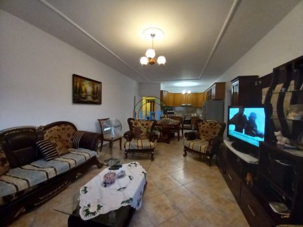Durres, jepet me qera apartament 1+1+Ballkon Kati 4, 120 m² 350 € (Ish Urt, Durres)