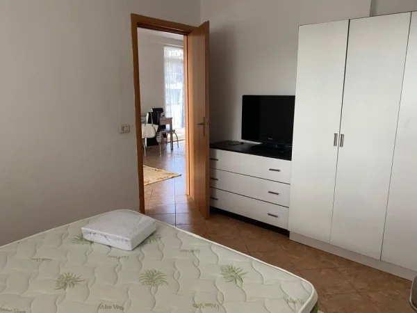 Tirane, jepet me qera apartament 1+1+Ballkon Kati 6, 65 m² 480 € (Pazari i Ri)
