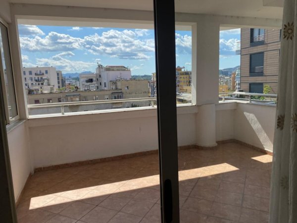 Tirane, jepet me qera apartament 1+1+Ballkon Kati 6, 65 m² 480 € (Pazari i Ri)