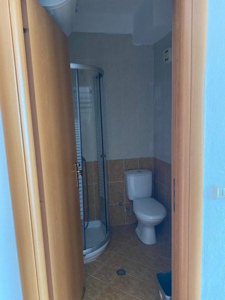 Tirane, jepet me qera apartament 1+1+Ballkon Kati 6, 65 m² 480 € (Pazari i Ri)