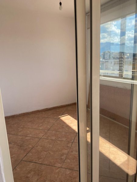 Tirane, jepet me qera apartament 1+1+Ballkon Kati 6, 65 m² 480 € (Pazari i Ri)