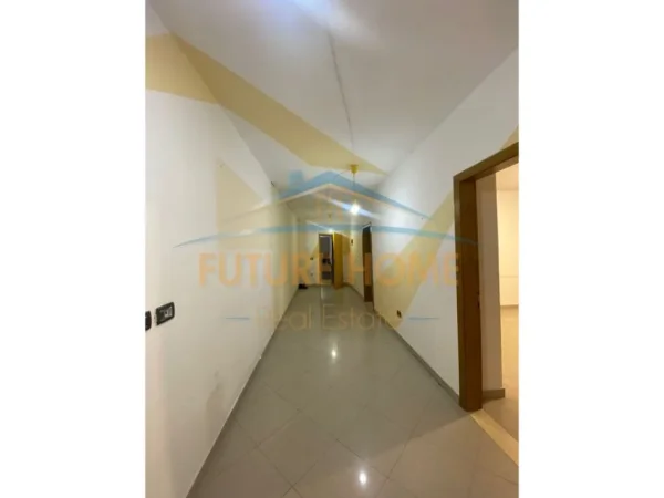 Tirane, shitet apartament 5+1 Kati 2, 156 m² 210.000 € (Rruga e Elbasanit)