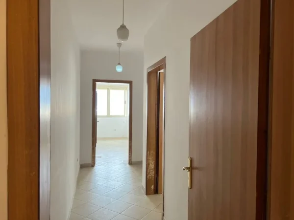 Tirane, shes 2+1 Kati 12, 117 m² 170.000 € (Rruga e kavajes)