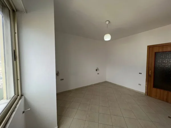 Tirane, shes 2+1 Kati 12, 117 m² 170.000 € (Rruga e kavajes)